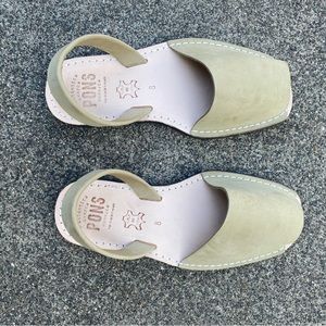 PONS classic style Avarcas, size 8, Sage green